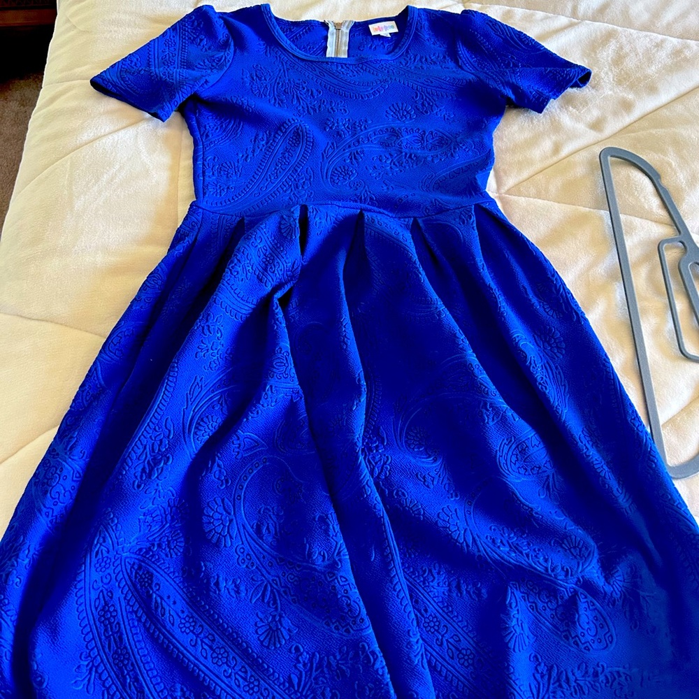 Flattering dress !  Could be used for maternity or regular! Has pockets !